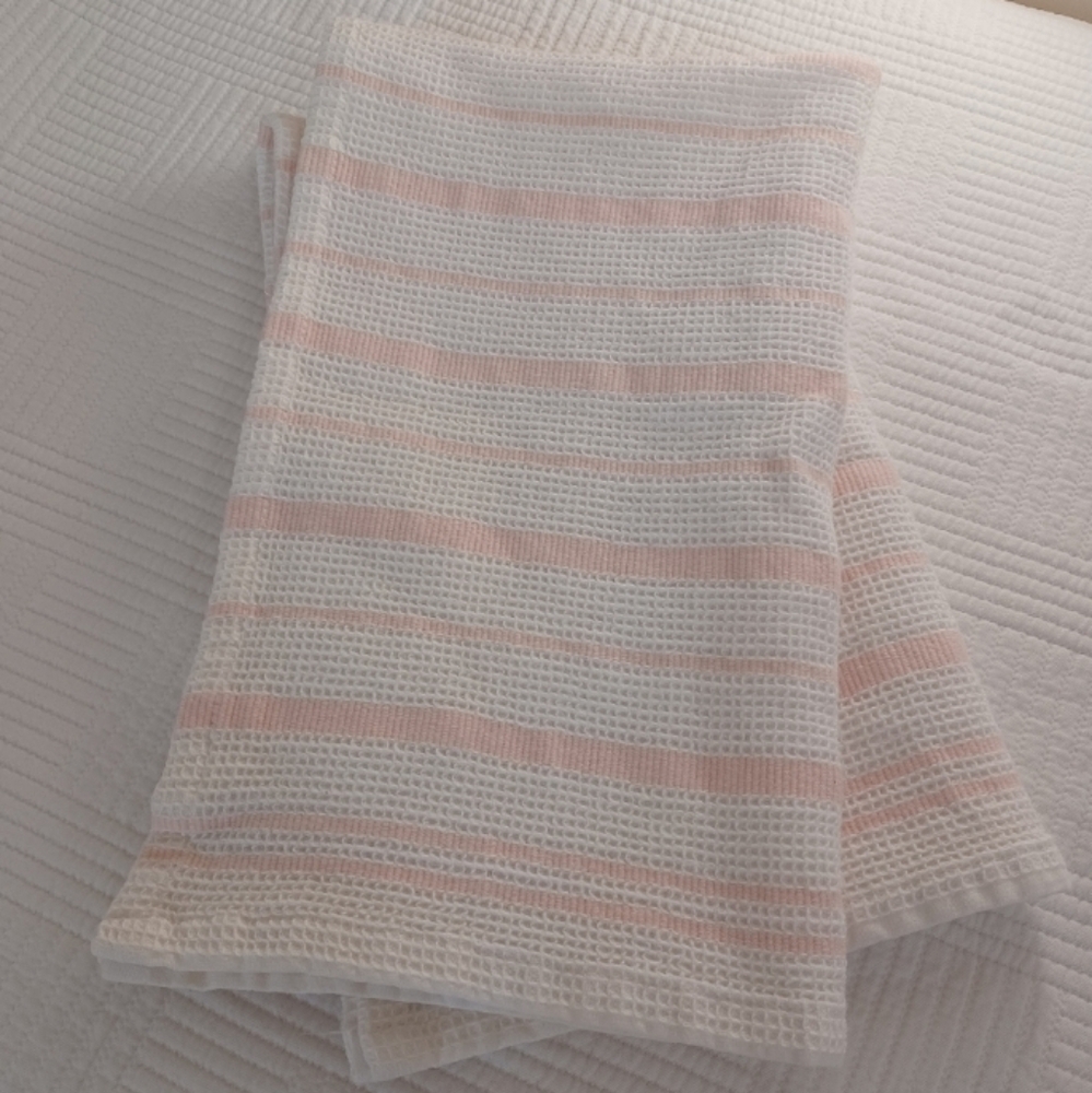 KATE SPADE Kitchen Towels - Picture 5 of 10